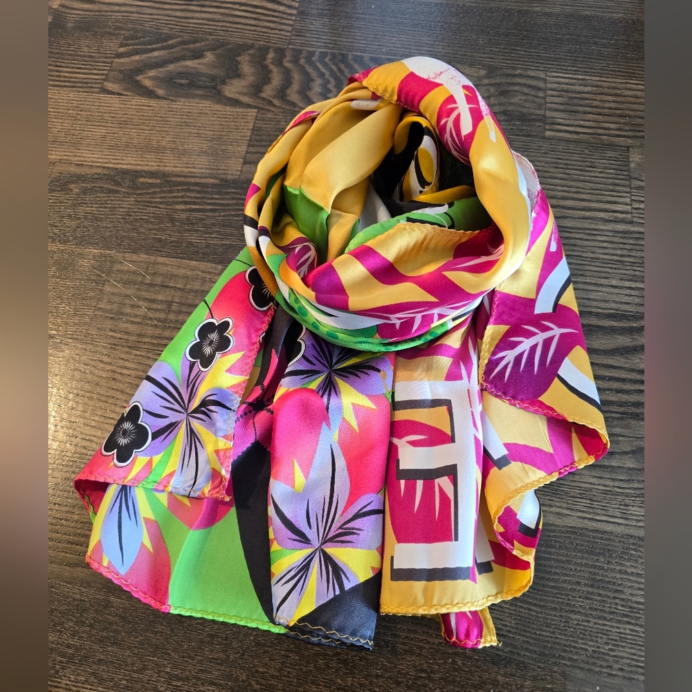 Foulards Vibrant Multi-Color Floral Silk Scarf for Women New Without Tag